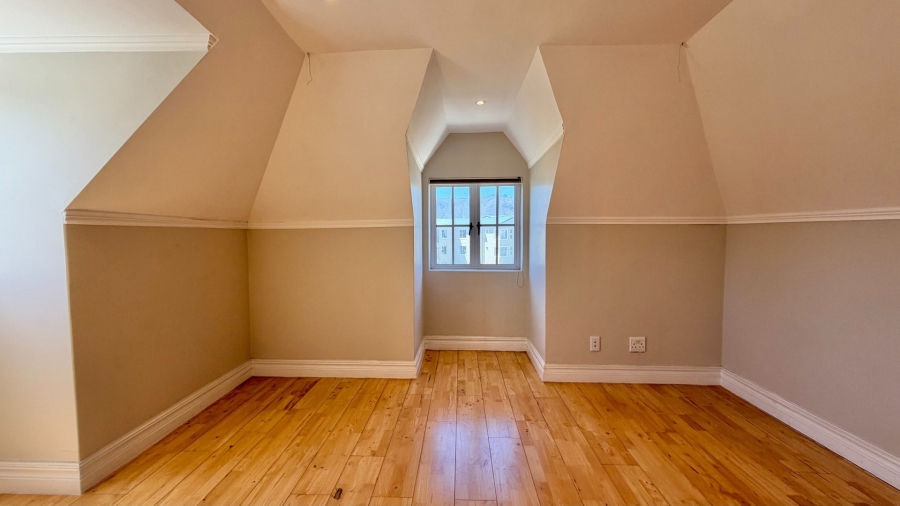 5 Bedroom Property for Sale in Greenways Golf Estate Western Cape